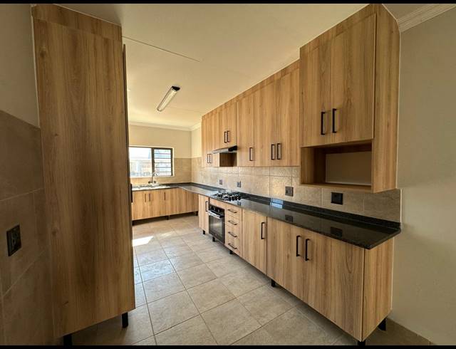 3 BEDROOM SECTIONAL TITLE FOR SALE IN WATERVAL EAST